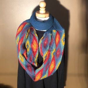 💗💗Infinity scarf- teal and Aztec diamond pattern